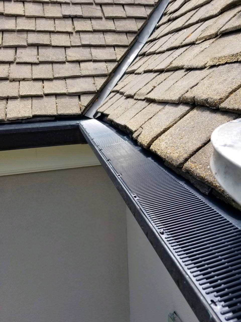 Seamless gutter with RainDrop guard Hickory NC home